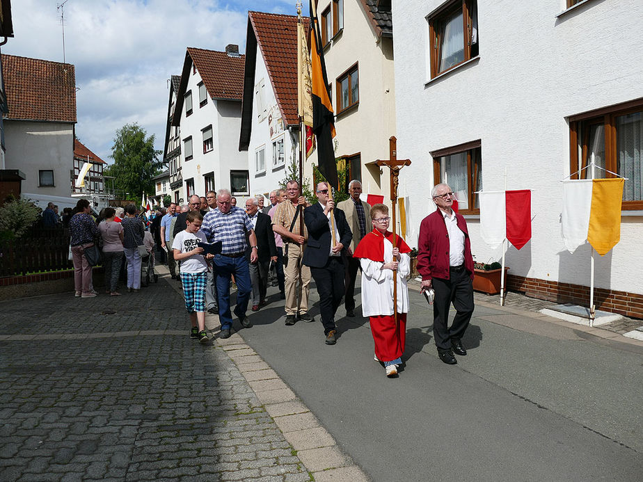 Fronleichnamsprozession durch die Straßen von Naumburg (Foto: Karl-Franz Thiede)